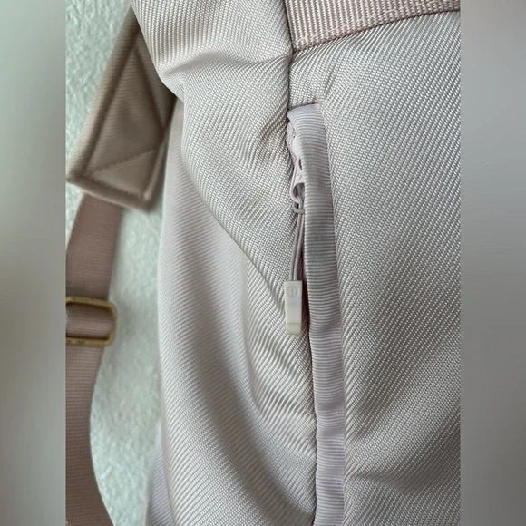 Lululemon City Adventurer Convertible Backpack 15L - Picture 8 of 16